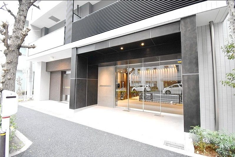 クレストコート本郷三丁目のエントランス