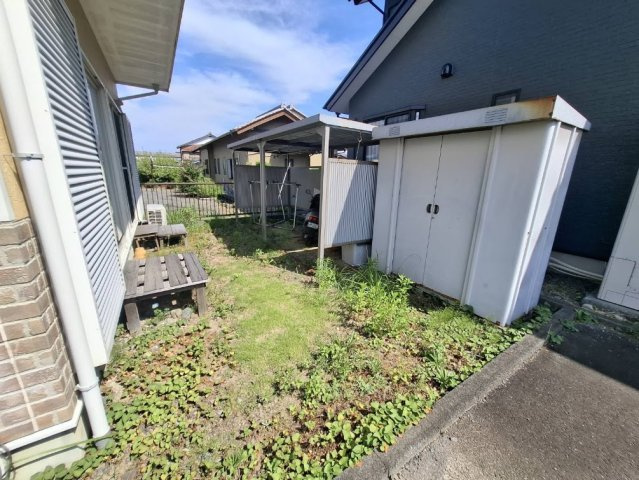 売中古戸建　藤枝市音羽町３丁目の庭|南側も隣地との距離が確保されています！