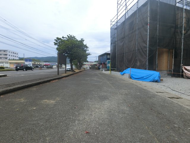 伊万里市脇田町第1　1号棟の前面道路含む現地写真|前面道路含む現地写真です