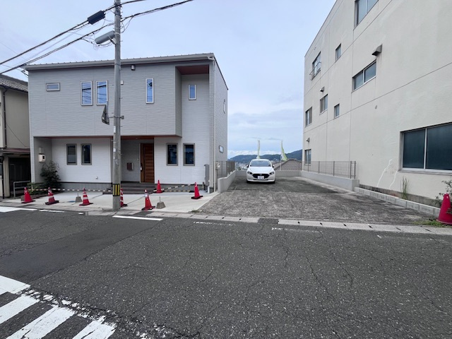 呉市宮原新築戸建て2階リビングの駐車場