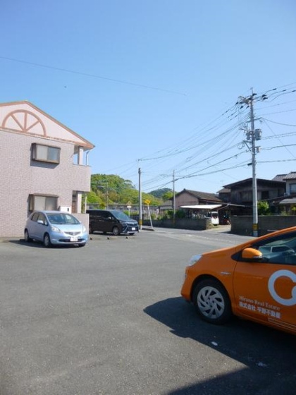 岩井川タウンハウスⅡの駐車場|駐車場です