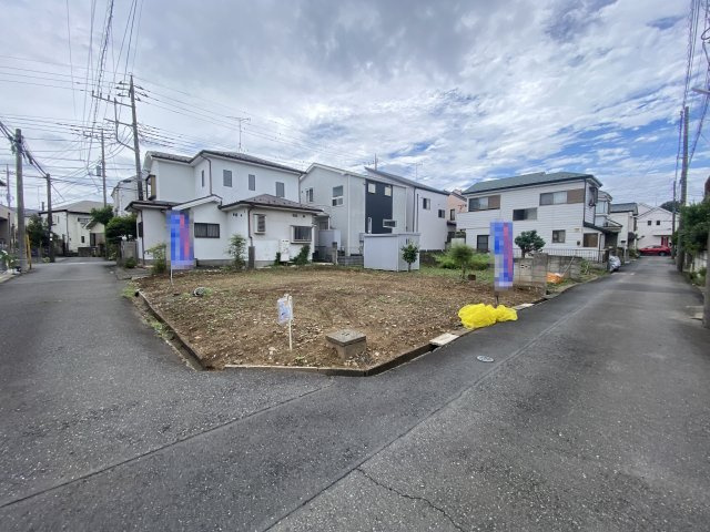 新築戸建て　所沢下安松6期の前面道路含む現地写真