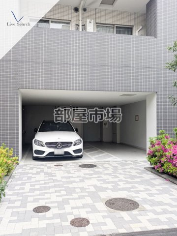 レオーネ南千住の駐車場