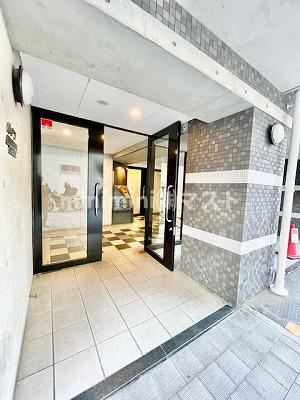 南堀江アパートメントグランデのエントランス