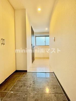 南堀江アパートメントグランデの玄関