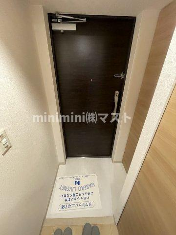 大阪市中央区本町４丁目の賃貸マンションの玄関