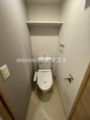 大阪市中央区本町４丁目の賃貸マンションのトイレ
