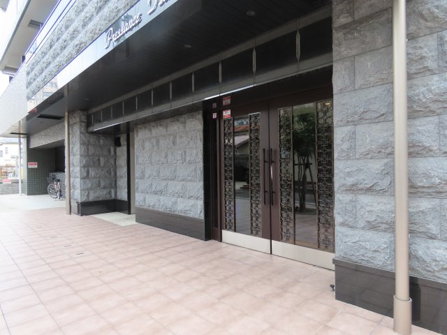 大阪市西淀川区柏里２丁目の賃貸マンションのエントランス