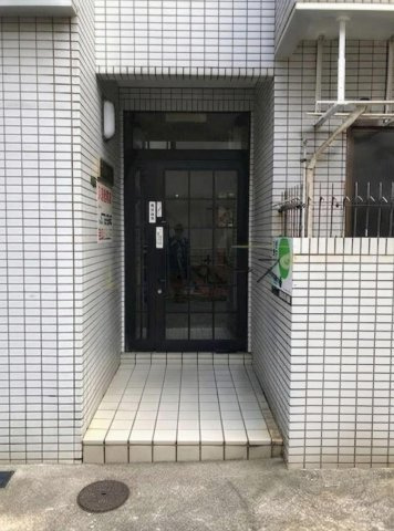 ペルコート勝山のエントランス