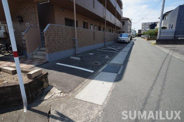 アペックスライフ千場一番館の駐車場