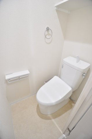 大阪市鶴見区諸口１丁目の賃貸マンションのトイレ