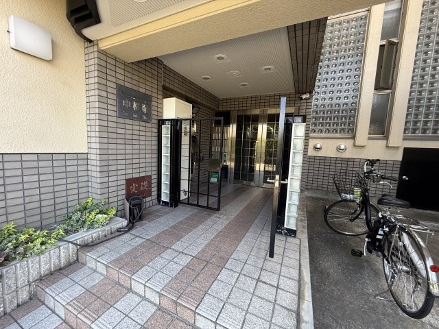 リーベンドハウス中桜塚のエントランス