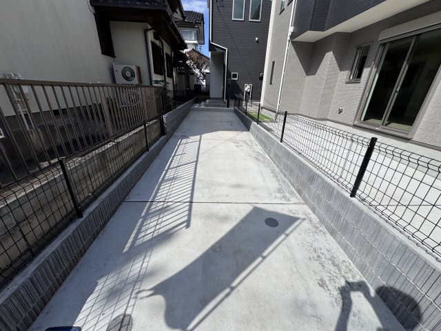 松戸市八ケ崎８丁目新築戸建の駐車場|A号棟駐車スペース・縦列2台駐車可