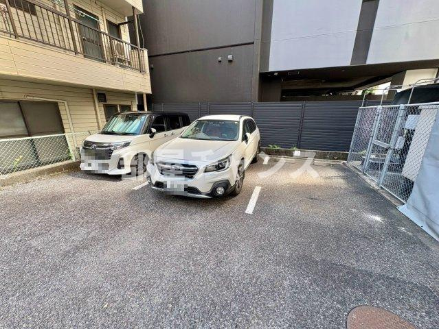 ケーエム泉の駐車場