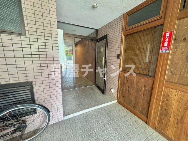 名古屋市中区丸の内２丁目の賃貸マンションのエントランス