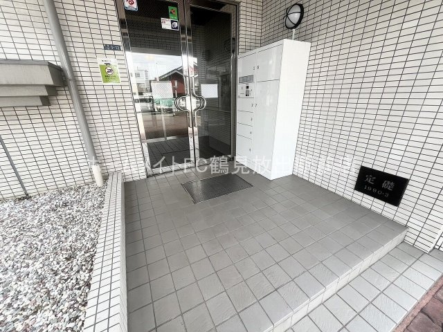 東大阪市西堤２丁目の賃貸マンションのエントランス