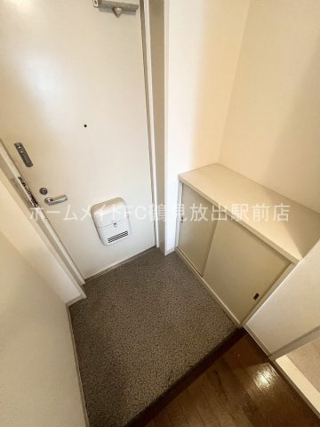 東大阪市西堤２丁目の賃貸マンションの玄関