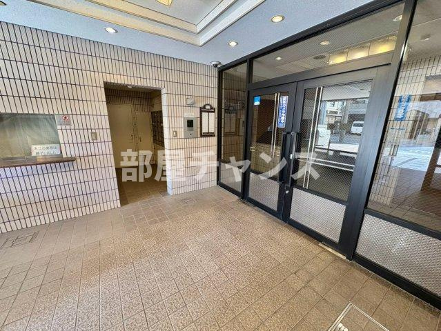 名古屋市中区丸の内１丁目の賃貸マンションのエントランス