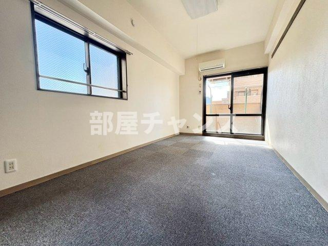 名古屋市中区丸の内１丁目の賃貸マンションの居間・リビング