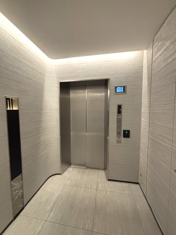 エレベーター前