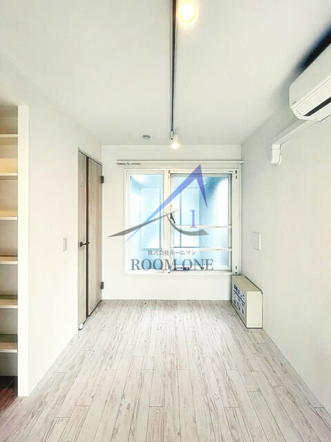 ｔｈｅ１０　　ＡＫＡＢＡＮＥ　ＷＥＳＴの居間・リビング|洋室のお部屋です。