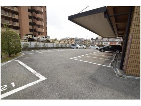 ピアグランデの駐車場