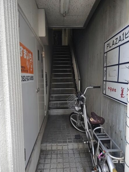 PLAZA 1 ビルのエントランス