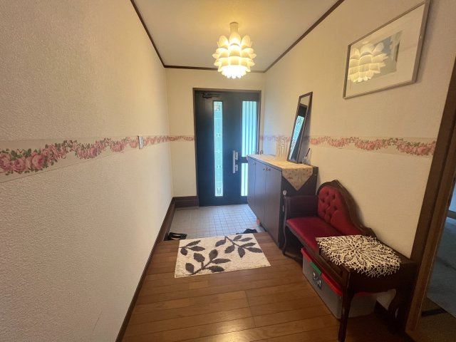 嘉麻市馬見　2階建　５LDKSの玄関