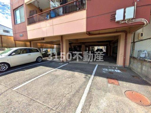 メゾン中川の駐車場