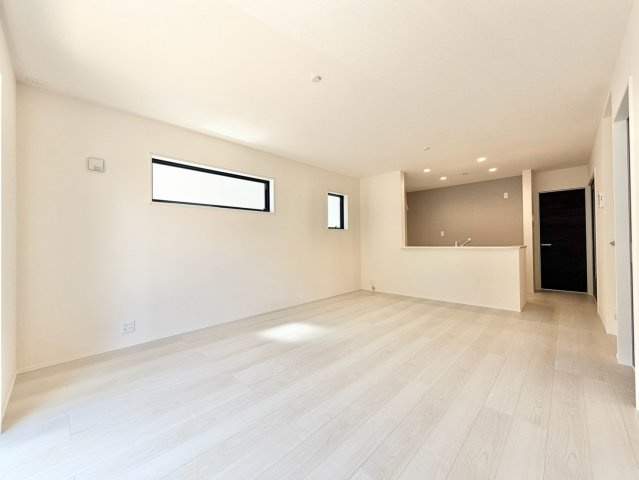 リーブルガーデン　岡崎市福岡町第２の居間・リビング|家族が自然と集まる広々としたリビング。お子様の成長を見守りながら過ごせます。									
									