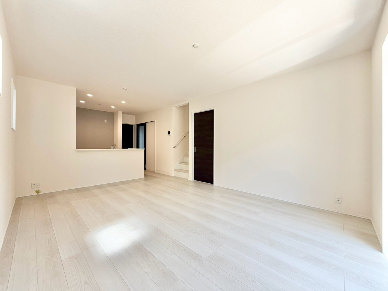 リーブルガーデン　岡崎市福岡町第２の居間・リビング|家族が自然と集まる広々としたリビング。お子様の成長を見守りながら過ごせます。									
									