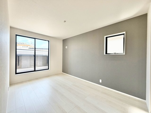 リーブルガーデン　岡崎市福岡町第２の洋室|陽当りの良い洋室は、お子様の勉強部屋や家族の寝室としても使える、暮らしに合わせて活用できる空間です。									
									