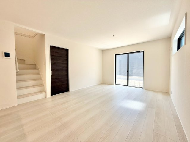 リーブルガーデン　岡崎市福岡町第２の居間・リビング|家族が自然と集まる広々としたリビング。お子様の成長を見守りながら過ごせます。									
									