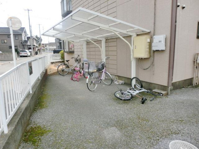 敷地内屋根付き駐輪場