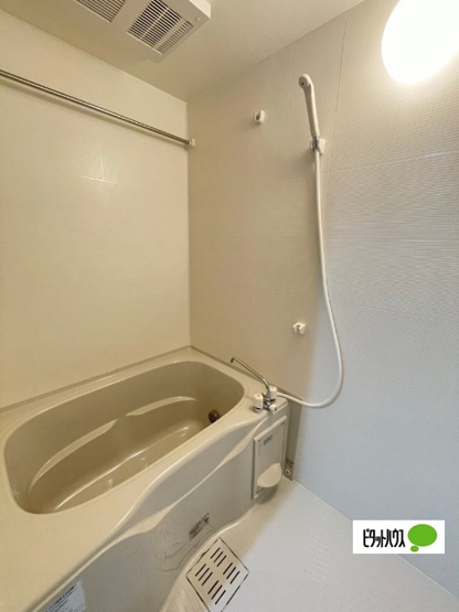 【浴室】 | 別部屋の写真となります