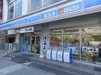 ローソン新宿坂町店 徒歩3分。コンビニ 180m