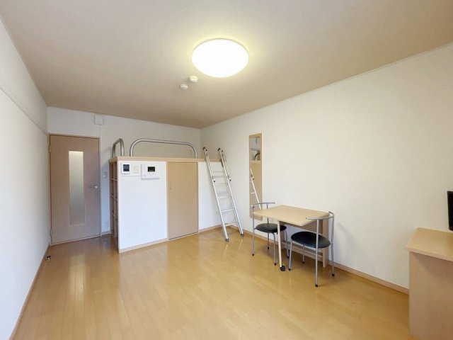 レオパレスグリーンパイン松本の居間・リビング