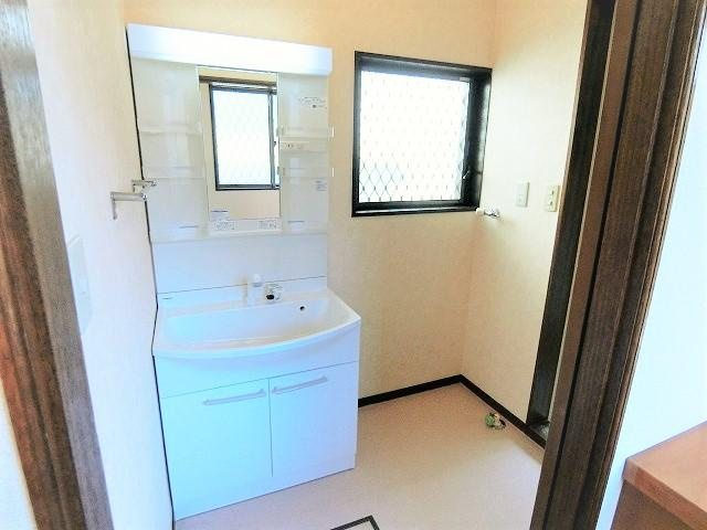 くぬぎ山一戸建貸家の洗面所