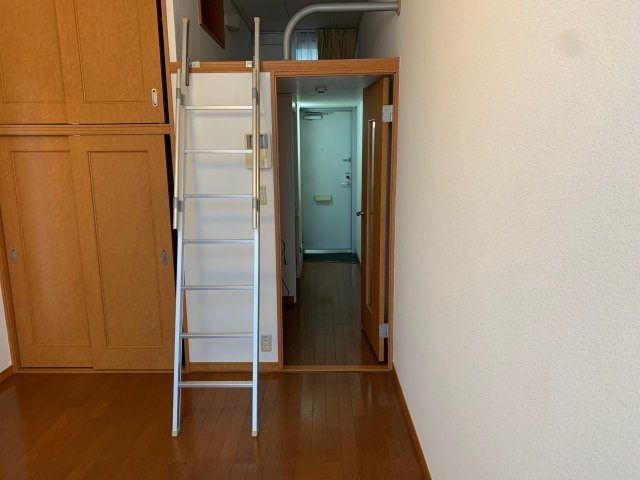レオパレスアルジャンＫＯＹＡＭＡの玄関