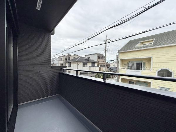 【バルコニー】 | 物干しセットを追加すれば、一度にたくさんのお洗濯物が干せるのが魅力！