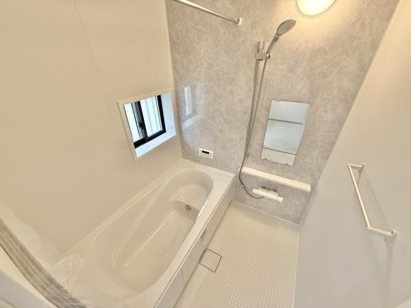 【浴室】 | アクセントパネルで落ち着きのある雰囲気を演出♪毎日の疲れを癒やすバスタイムを。
