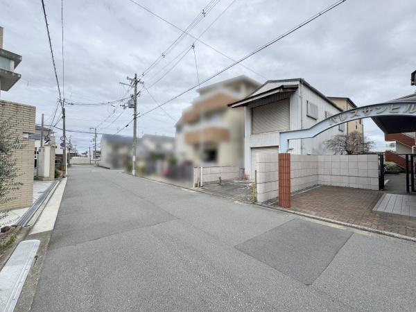 【前面道路含む現地写真】