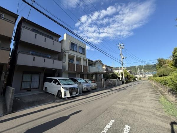 【前面道路含む現地写真】