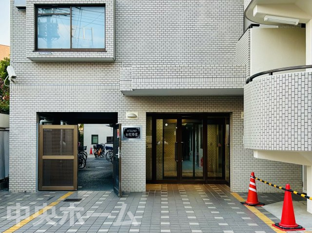 セントエルモお花茶屋のエントランス|【エントランス】マンションのエントランスは、その物件の印象を決める、顔とも言える場所です。毎日通る場所ですからきれいなのが一番です。エントランス内はオートロックですので暮らしの安全も確保されています。