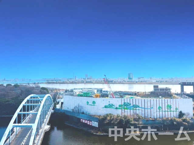 エンゼルハイム東大島第2の展望|手を伸ばせば、ふれることが出来そうな環境が、そのままインテリアになったような印象です。その豊かな眺望にふさわしい空間には、通風・採光にも優れ、心地よい光と風があふれています