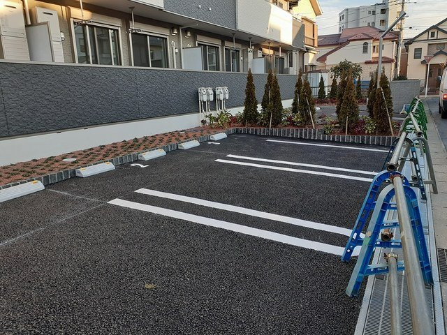 フィールド　レジーナ３の駐車場