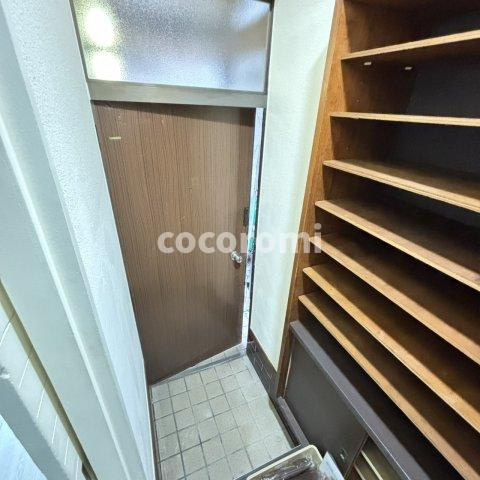 枚方市高野道戸建ての玄関