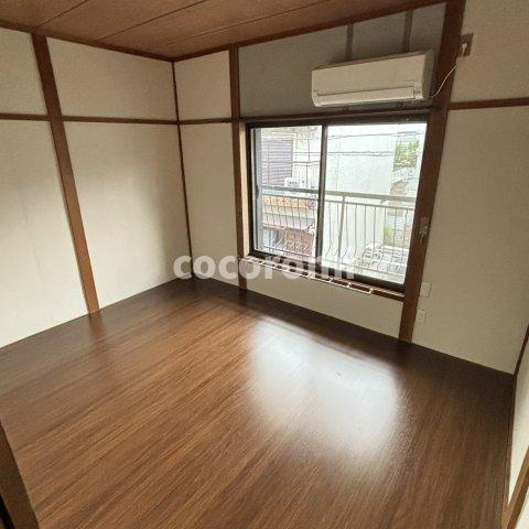 高野道戸建ての洋室