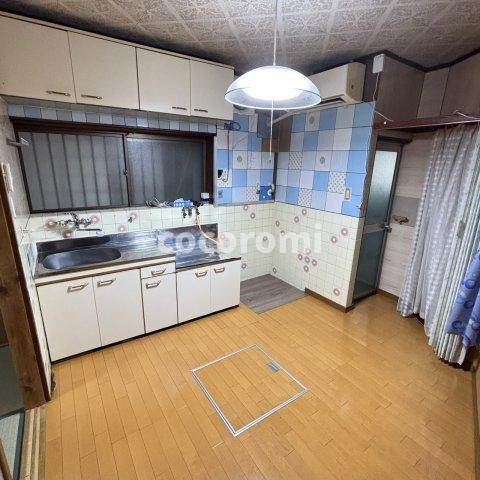 黒原新町戸建の居間・リビング