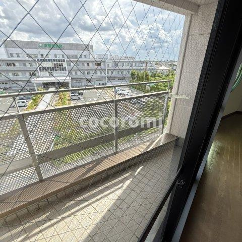 イーストヒルズ東香里のバルコニー